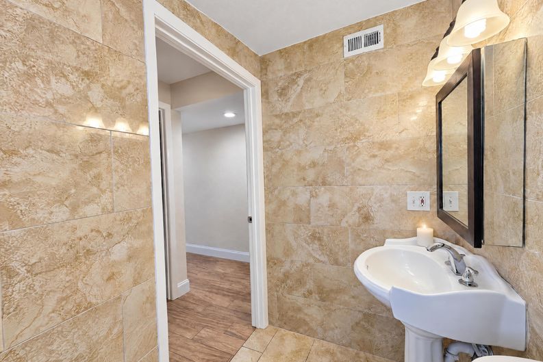 Photo 12 of 27 of 3205 W Rogers Ave, Tampa, FL