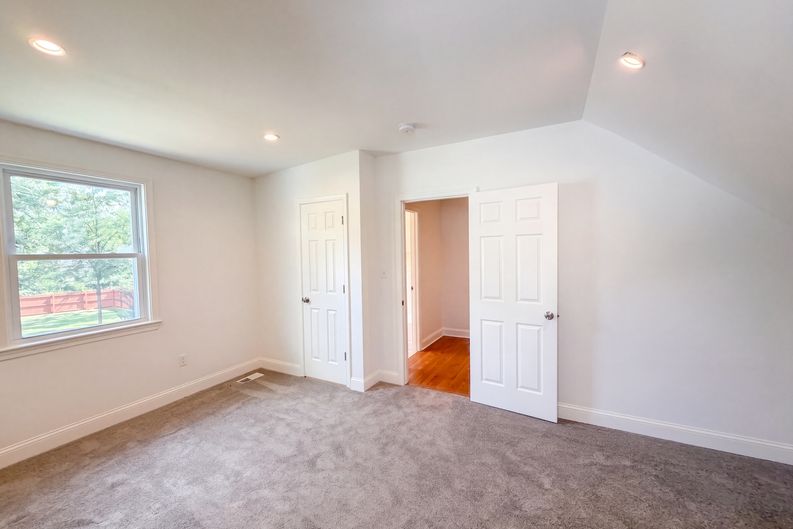 Photo 4 of 22 of 204 N Huron Dr, Oxon Hill, MD