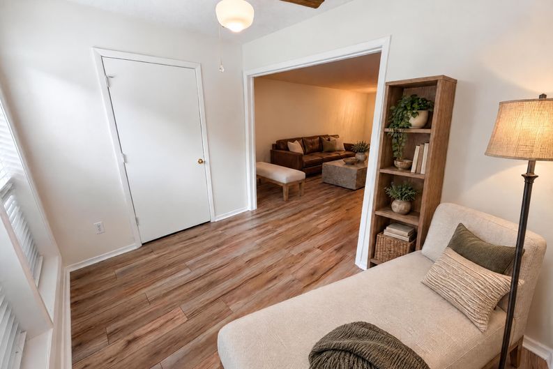 Photo 9 of 24 of 1013 Dunbar Dr, Atlanta, GA