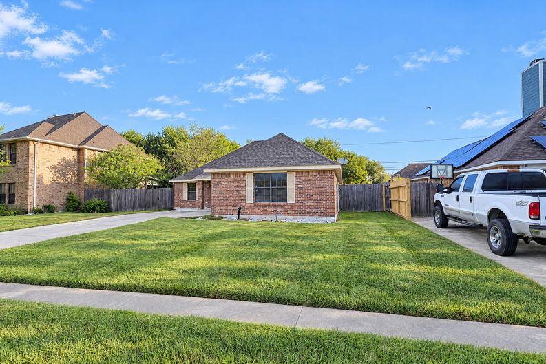 Photo 18 of 20 of 5018 Graford Pl, Corpus Christi, TX