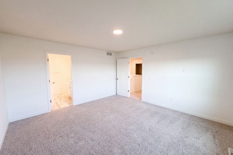 Photo 4 of 42 of 1750 Upper 141st St E, Rosemount, MN