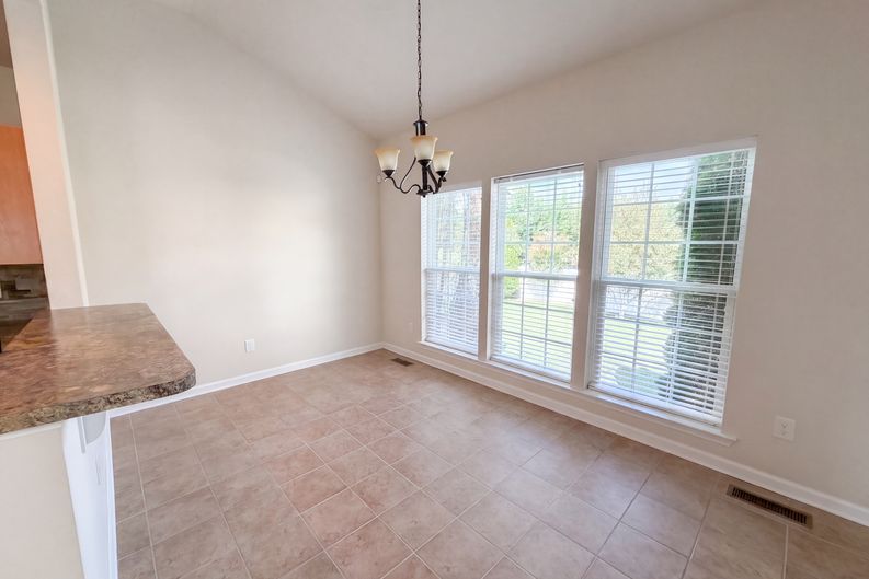 Photo 8 of 27 of 13306 Castlewellan Dr, Chester, VA