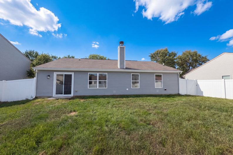 Photo 5 of 20 of 8051 Painted Pony Dr, Indianapolis, IN