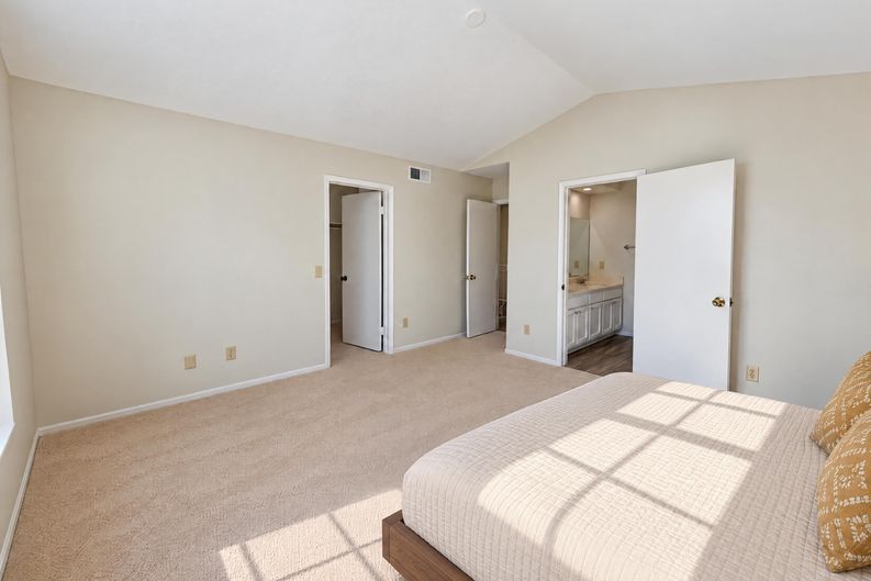 Photo 8 of 14 of 6424 N Beechwood Ave, San Bernardino, CA