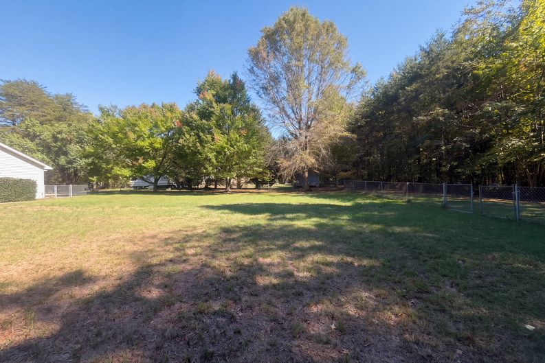 Photo 27 of 31 of 8507 Deer Path Ct, Stokesdale, NC