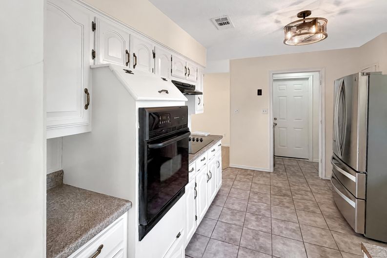 Photo 6 of 24 of 1106 N Atkins Dr, Celeste, TX