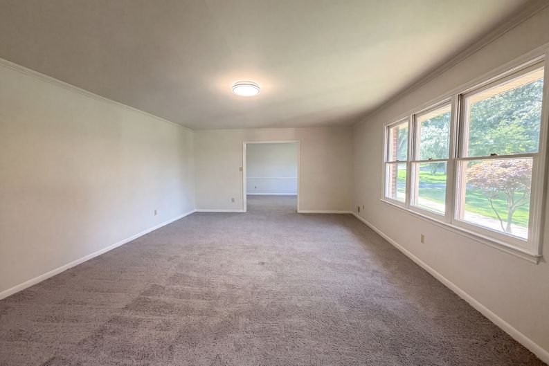 Photo 13 of 39 of 604 Meadowbrook Dr, Spartanburg, SC
