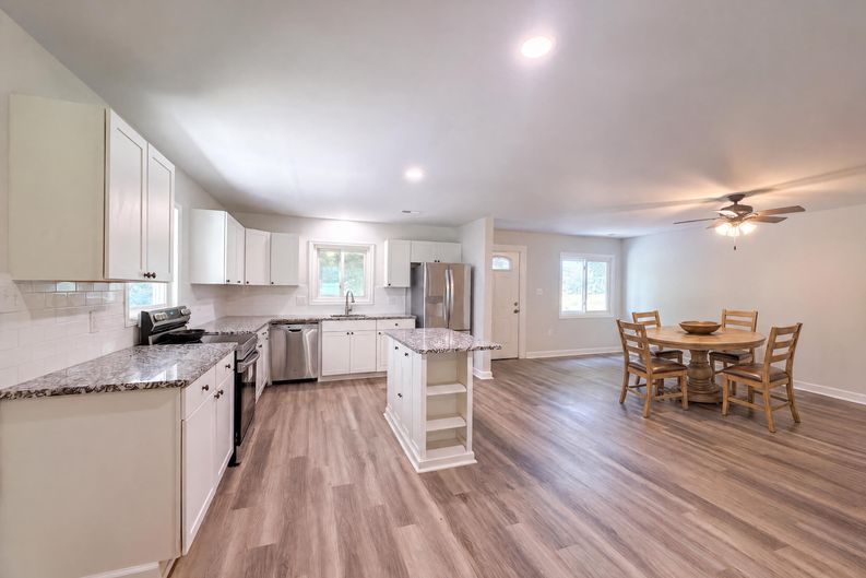 Photo 6 of 16 of 131 Highland Point Ave, Harmony, NC