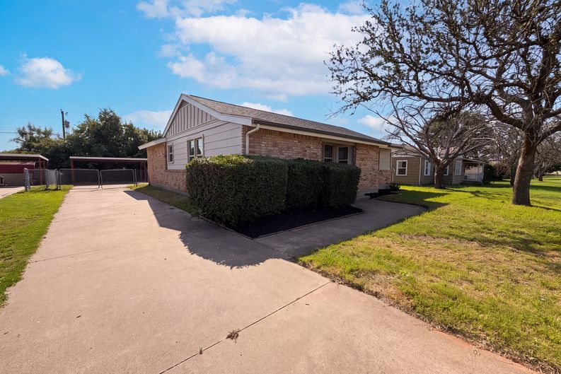 Photo 15 of 17 of 2901 Acton School Rd, Granbury, TX