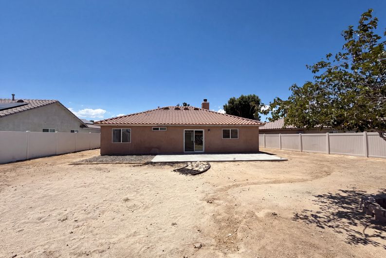 Photo 5 of 28 of 13185 Great Falls Ave, Victorville, CA
