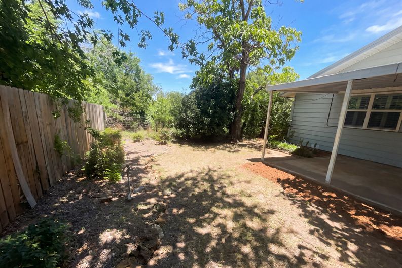 Photo 19 of 20 of 421 N 3rd St, Jacksboro, TX