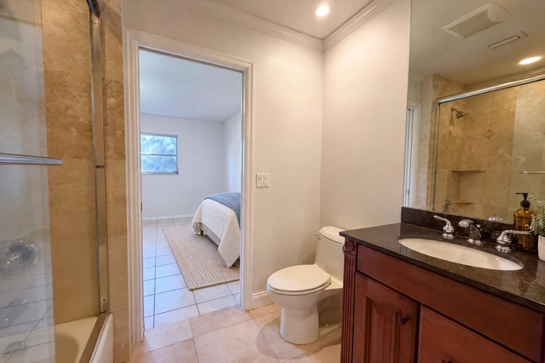Photo 20 of 43 of 3705 Malec Cir, Sarasota, FL