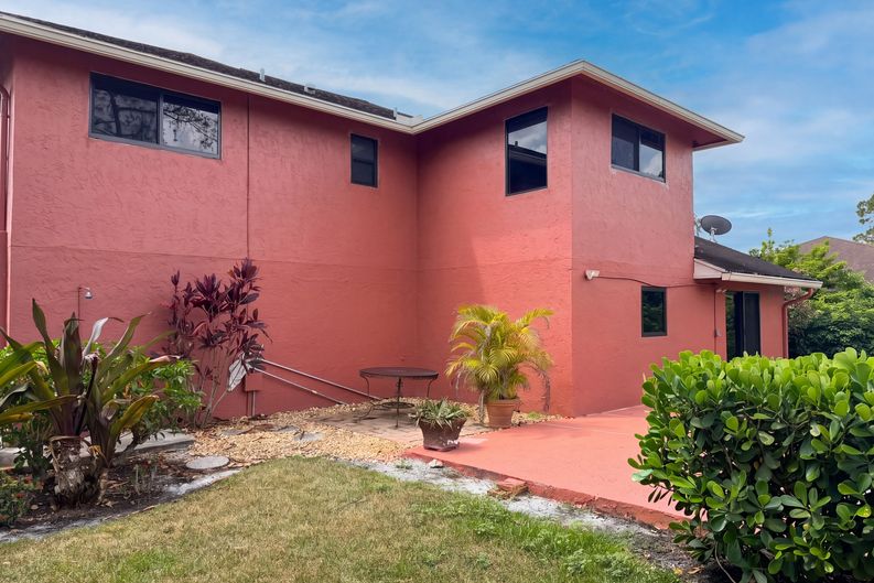 Photo 34 of 47 of 118 Waterway Rd, Royal Palm Beach, FL