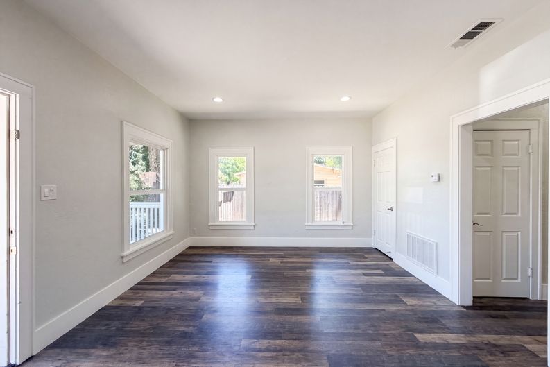 Photo 8 of 29 of 1860 W Willow St, Stockton, CA