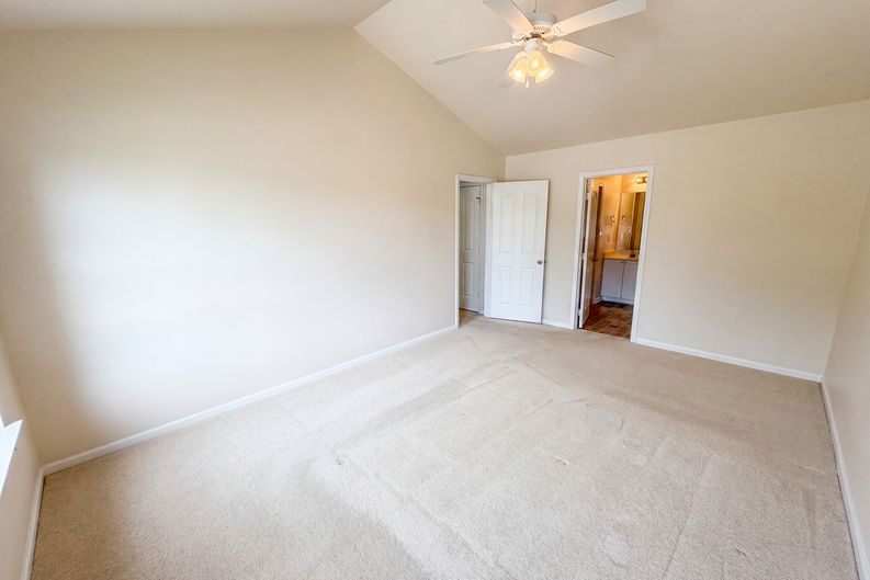 Photo 10 of 19 of 1131 Jordans Pond Ln, Charlotte, NC