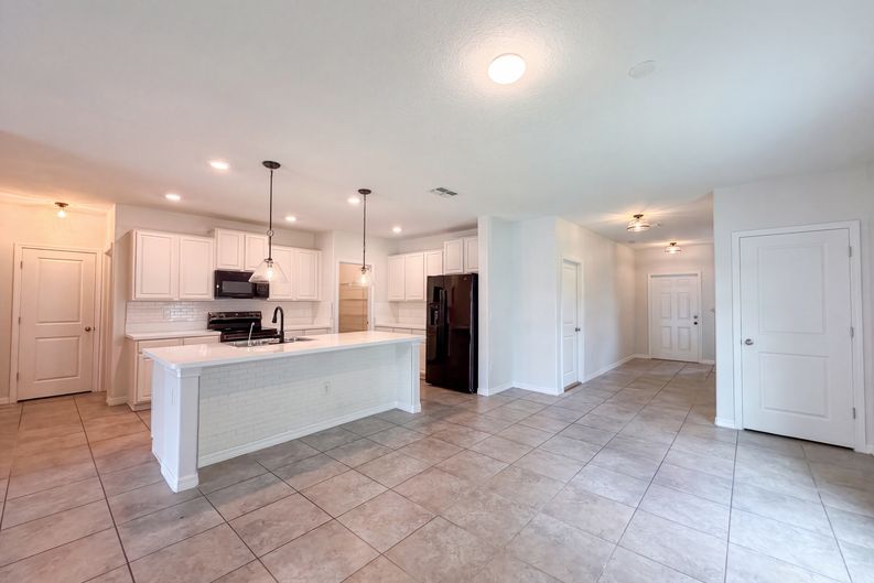 Photo 10 of 42 of 10448 Carloway Hills Dr, Wimauma, FL