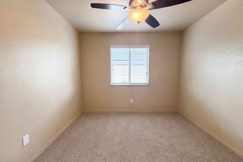 Photo 9 of 16 of 1023 Roanoke Dr, Temple, TX