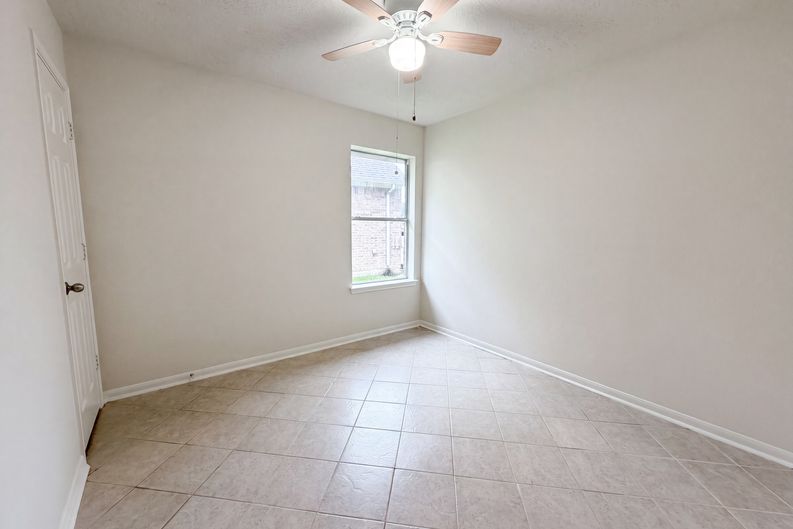Photo 13 of 21 of 2127 Hannover Way, Spring, TX