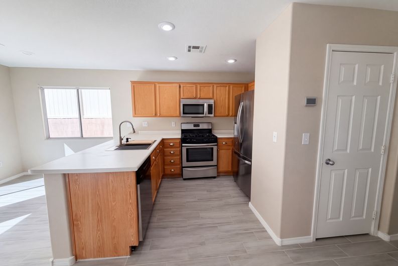 Photo 6 of 19 of 8141 Finch Feather St, Las Vegas, NV