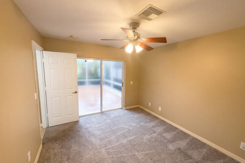 Photo 10 of 19 of 1538 N Lawnwood Cir, Fort Pierce, FL