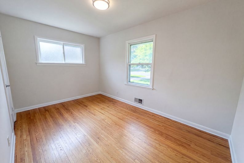 Photo 13 of 20 of 2128 Ronald Ave, White Bear Lake, MN