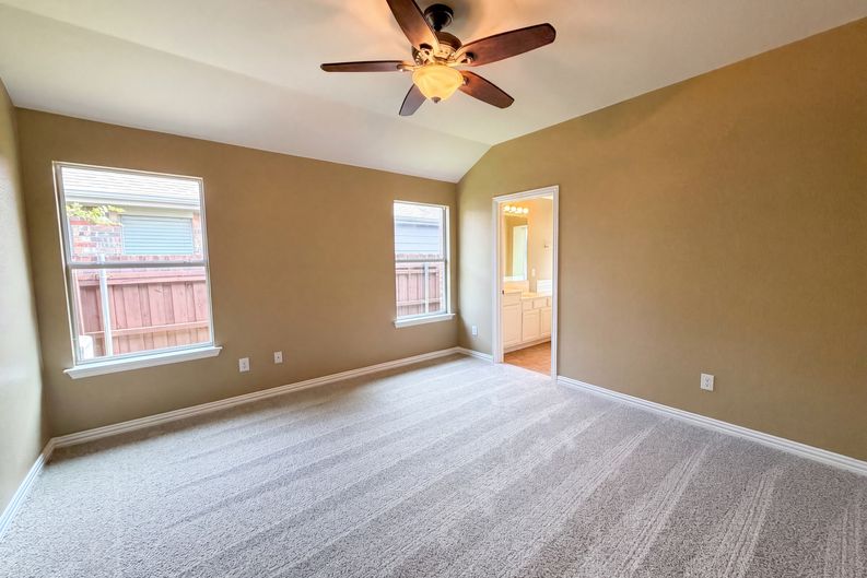 Photo 4 of 16 of 5400 Shepherd Pl, Flower Mound, TX