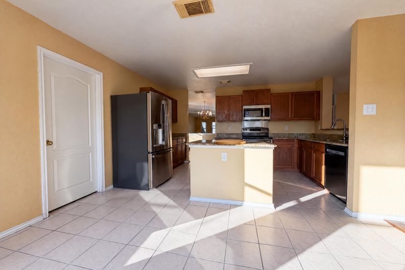 Photo 6 of 19 of 121 Springtree Fld, Cibolo, TX
