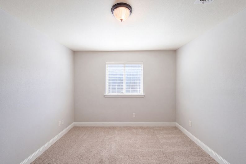 Photo 10 of 22 of 3032 Laguna Dr, Plano, TX