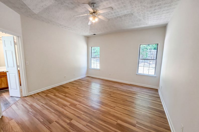 Photo 10 of 55 of 835 Shadow Lake Dr, Lithonia, GA