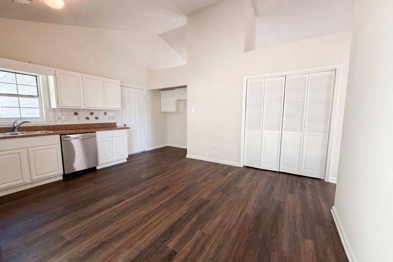 Photo 6 of 28 of 2028 Larson Ln, Goose Creek, SC