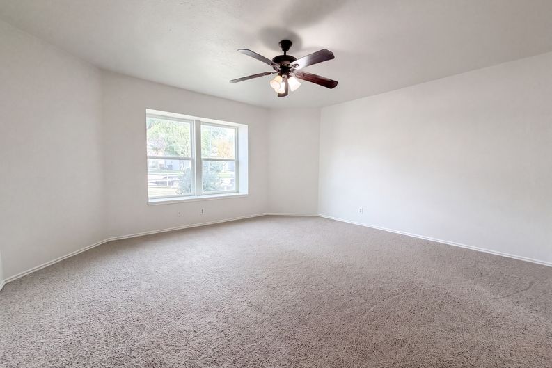 Photo 4 of 16 of 7339 Longing Trl, San Antonio, TX