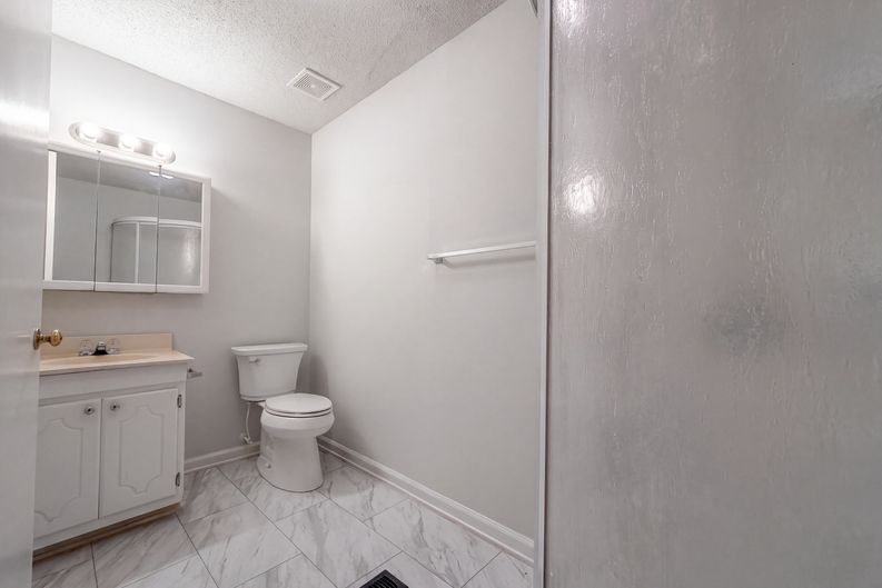 Photo 14 of 16 of 3311 Woodmere Ct, Hope Mills, NC