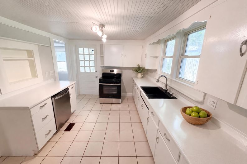 Photo 6 of 24 of 208 S Elm St, Marshville, NC