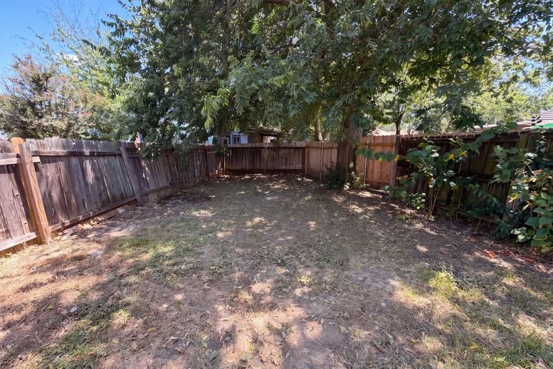 Photo 15 of 17 of 1555 Parkfield Cir, Round Rock, TX