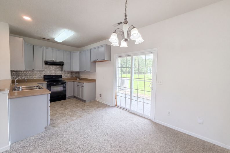 Photo 9 of 17 of 210 Congaree River Dr, Summerville, SC