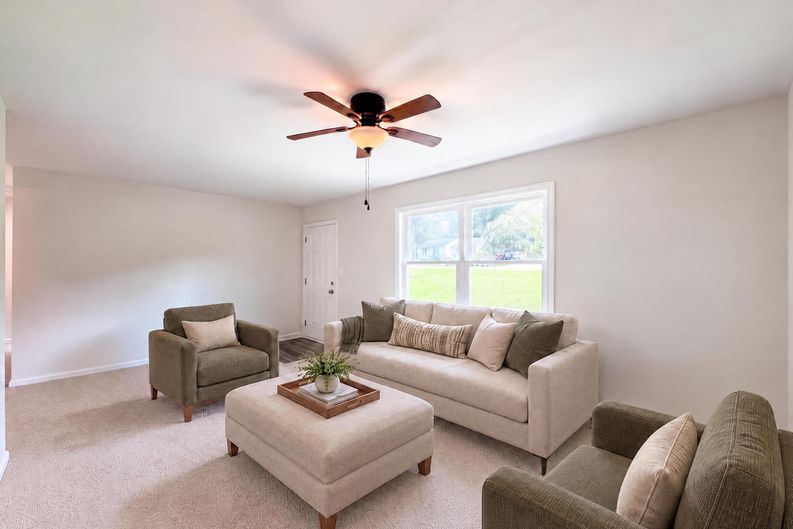 Photo 3 of 16 of 8332 Clear Meadow Ln, Charlotte, NC