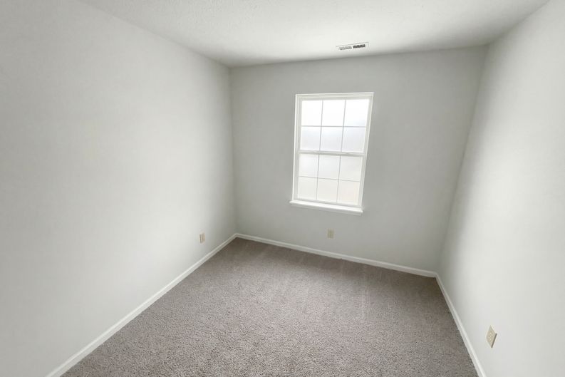 Photo 21 of 24 of 4925 Pembridge Dr, Indianapolis, IN