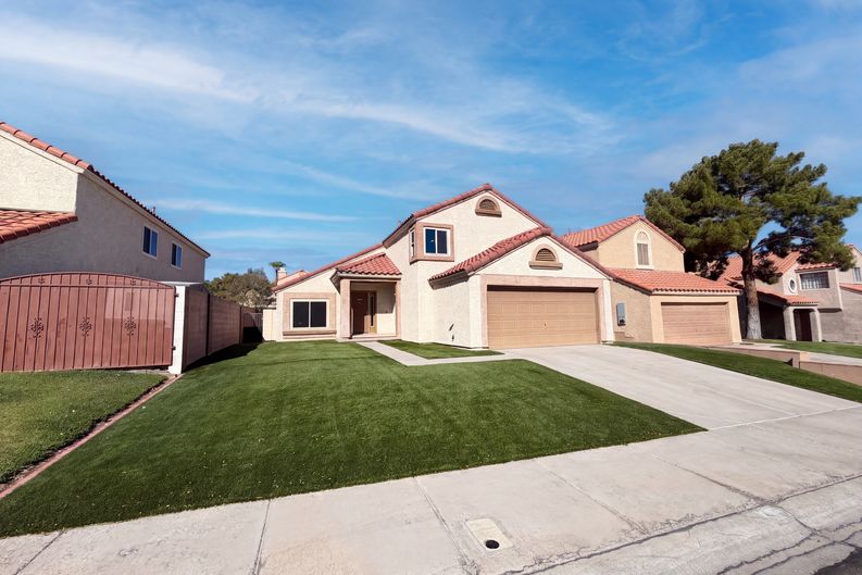 Photo 34 of 43 of 57 Megan Dr, Henderson, NV