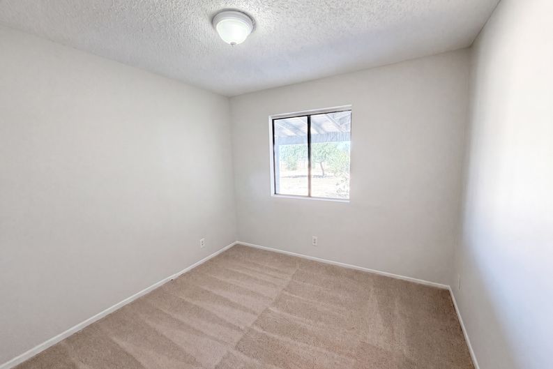 Photo 11 of 25 of 13191 El Rio Rd, Victorville, CA