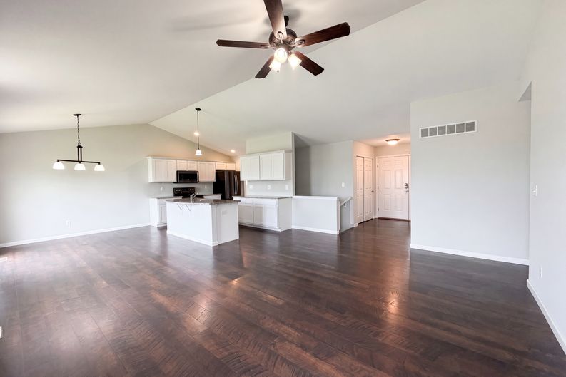 Photo 3 of 28 of 139 Palace Way Dr, Troy, MO