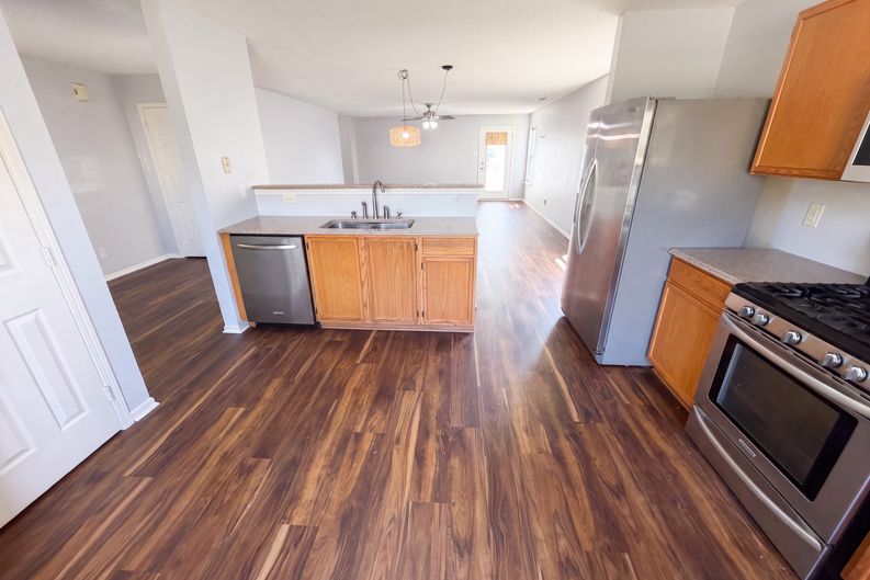 Photo 10 of 27 of 14301 Weeping Cherry Dr, Fishers, IN