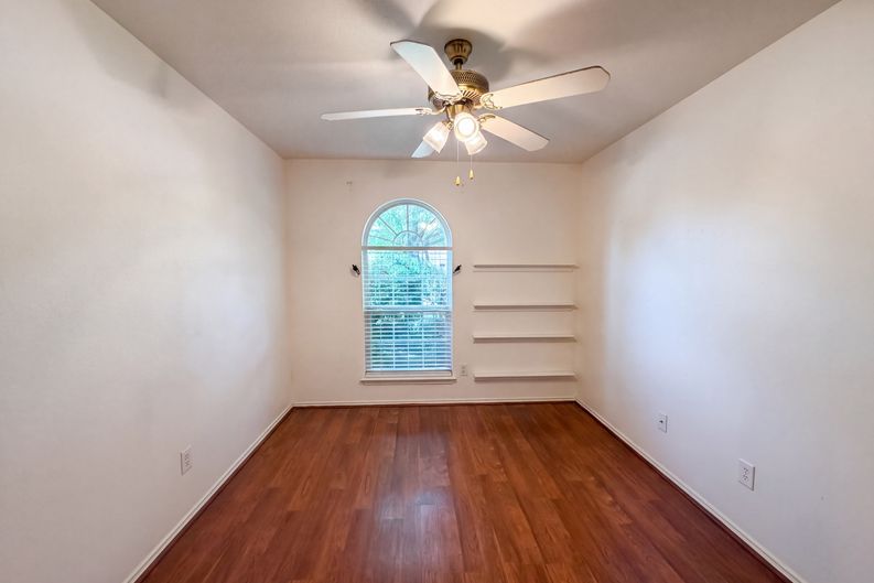 Photo 9 of 17 of 3707 Gowen Ct, Killeen, TX