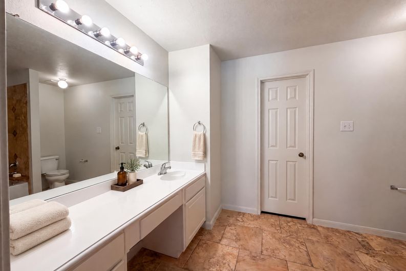 Photo 12 of 25 of 4519 S Ridgewalk Dr, Houston, TX