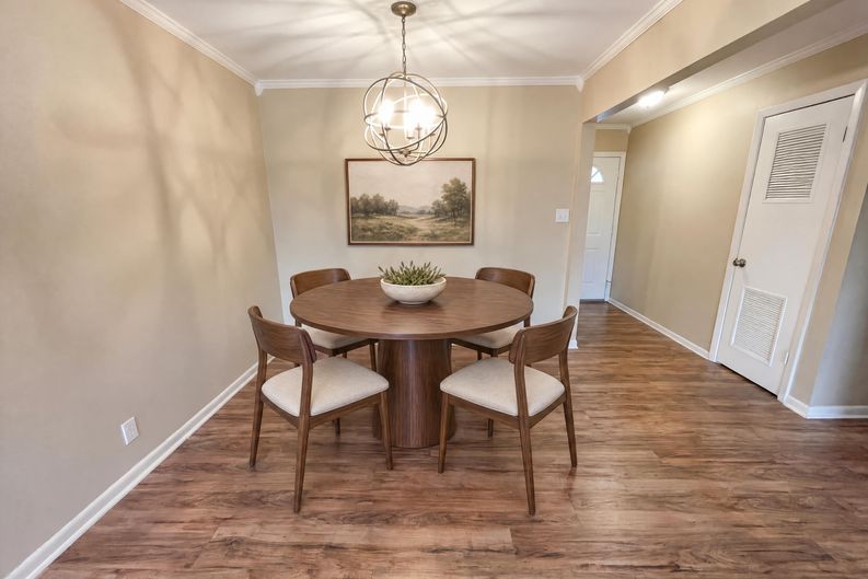 Photo 8 of 16 of 6817 Chickering Rd, Fort Worth, TX