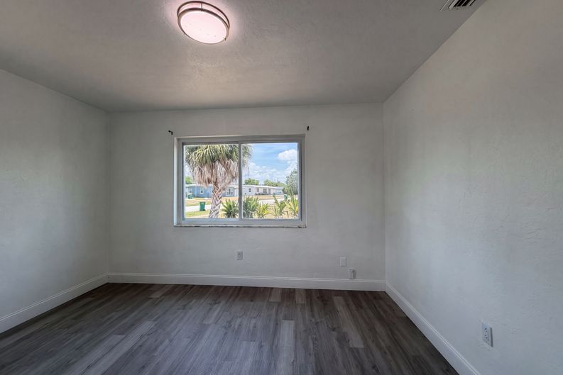 Photo 16 of 26 of 21530 Glendale Ave, Port Charlotte, FL