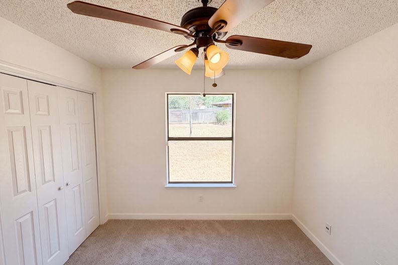Photo 4 of 19 of 6612 Lakeside Dr, Lake Worth, TX