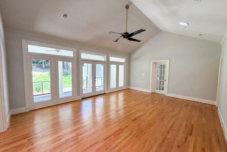 Photo 10 of 21 of 5309 Lancelot Dr, Charlotte, NC