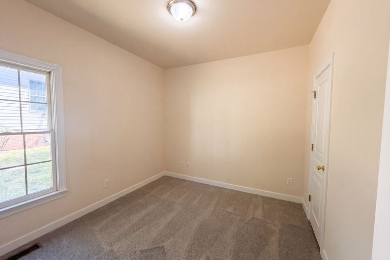 Photo 11 of 16 of 6128 Remington Lake Dr, Raleigh, NC