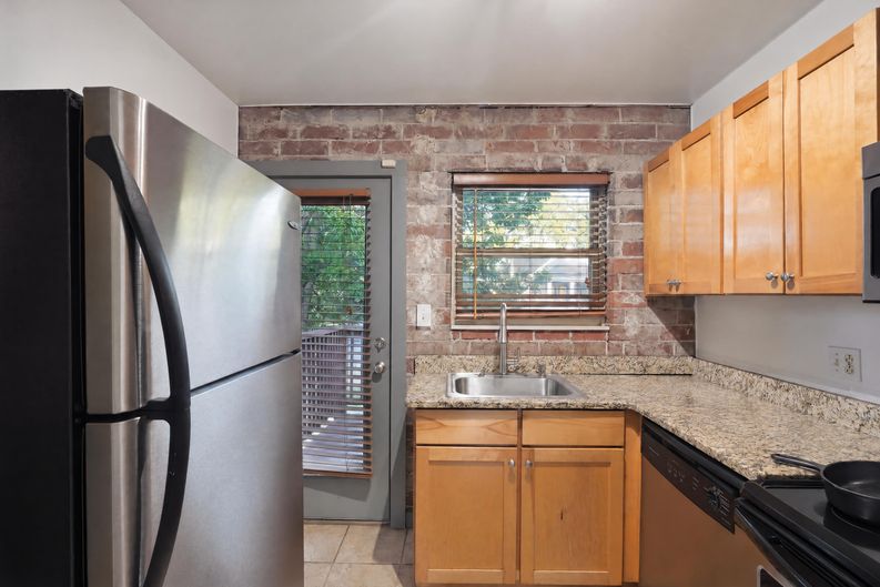 Photo 5 of 17 of 561 Formwalt St SW, Atlanta, GA