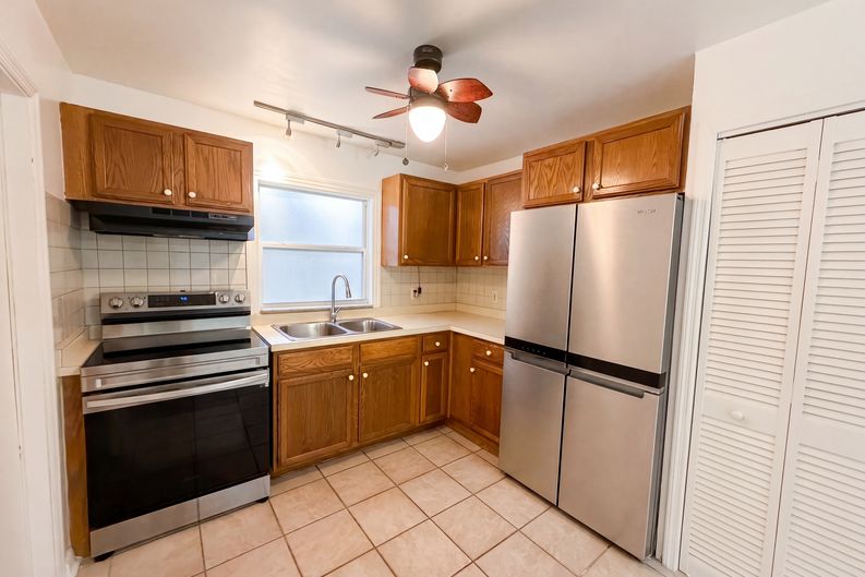 Photo 9 of 17 of 626 S 67th St, Tampa, FL